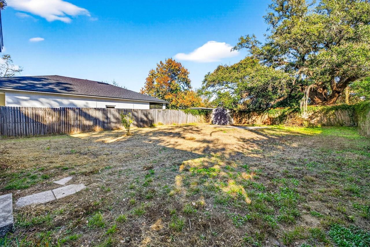 4205 N 15TH ST — photo 22
