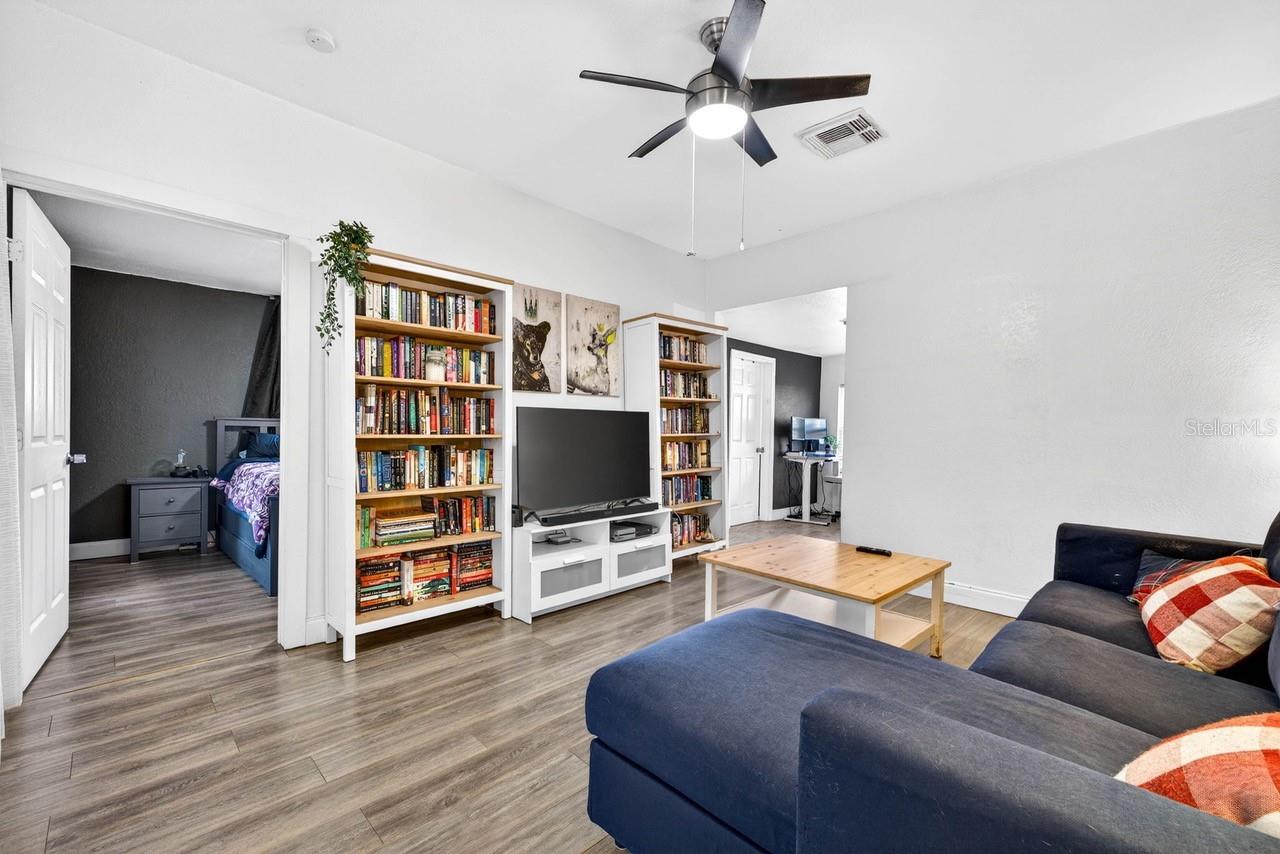 4205 N 15TH ST — photo 12