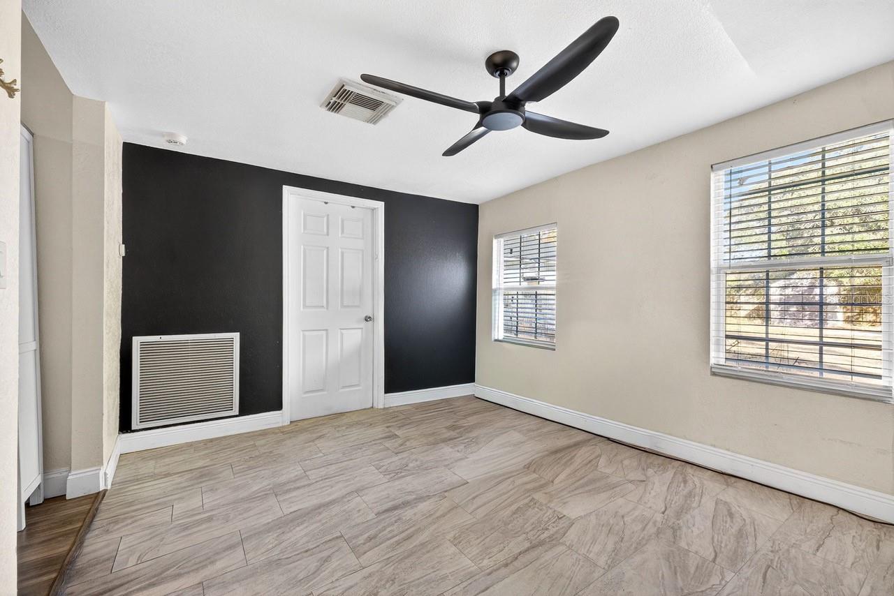 4205 N 15TH ST — photo 10