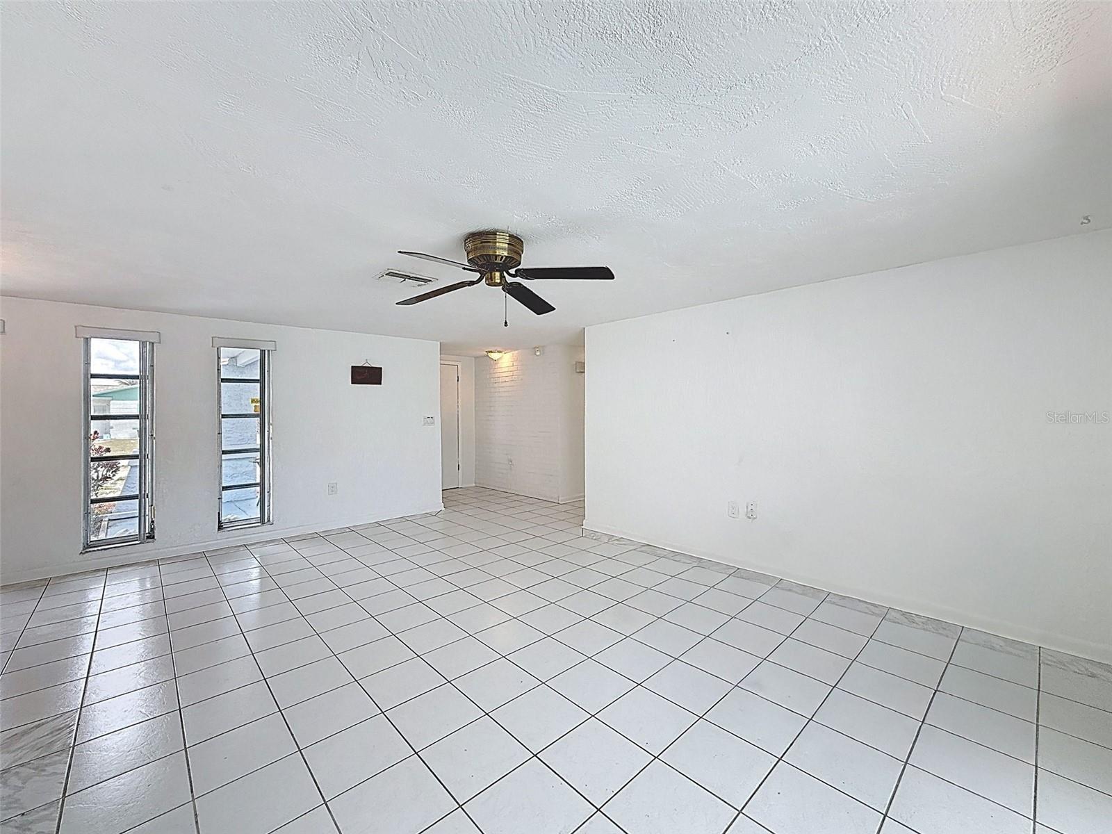 13701 VERONICA DR — photo 15
