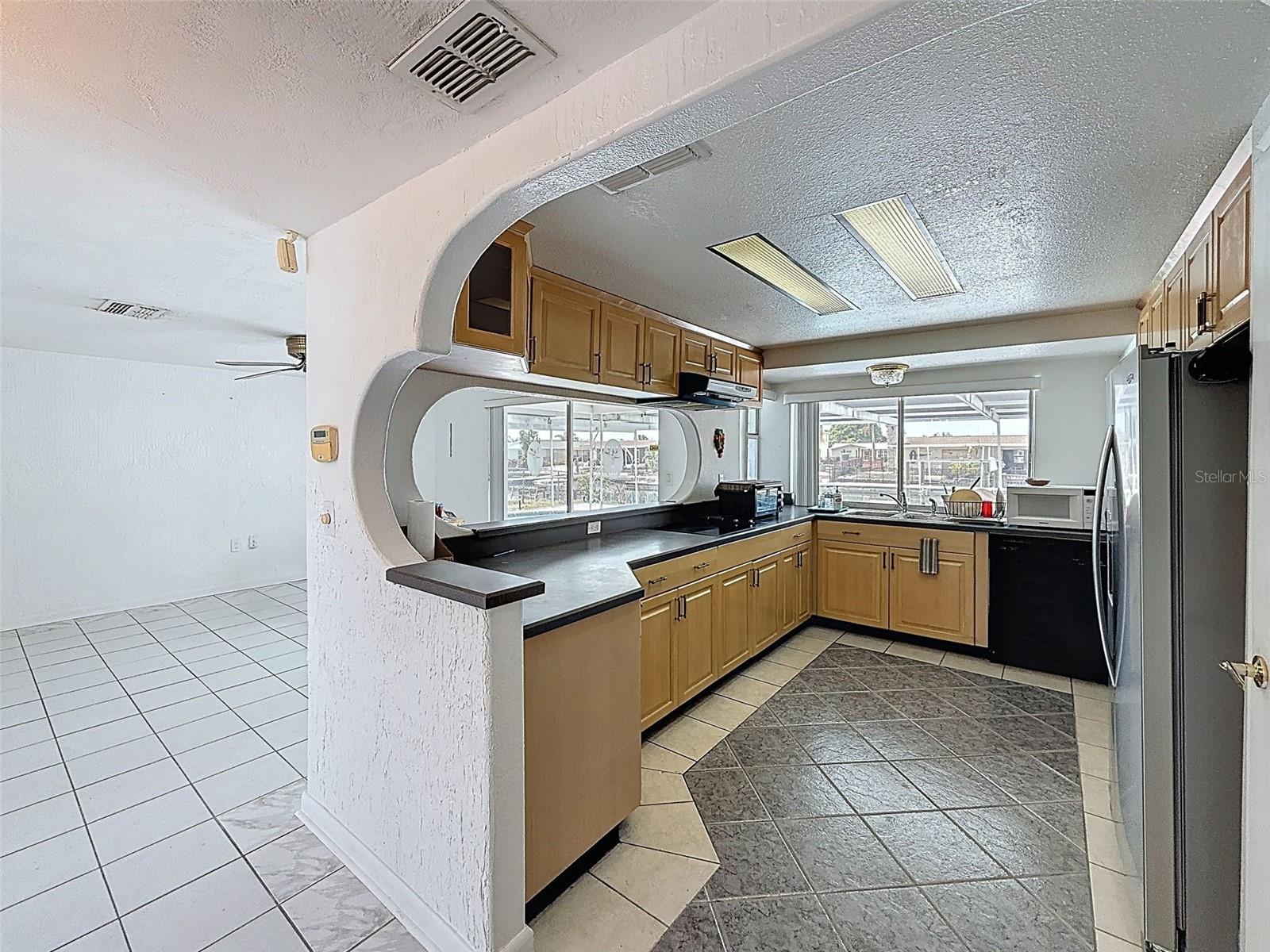 13701 VERONICA DR — photo 21