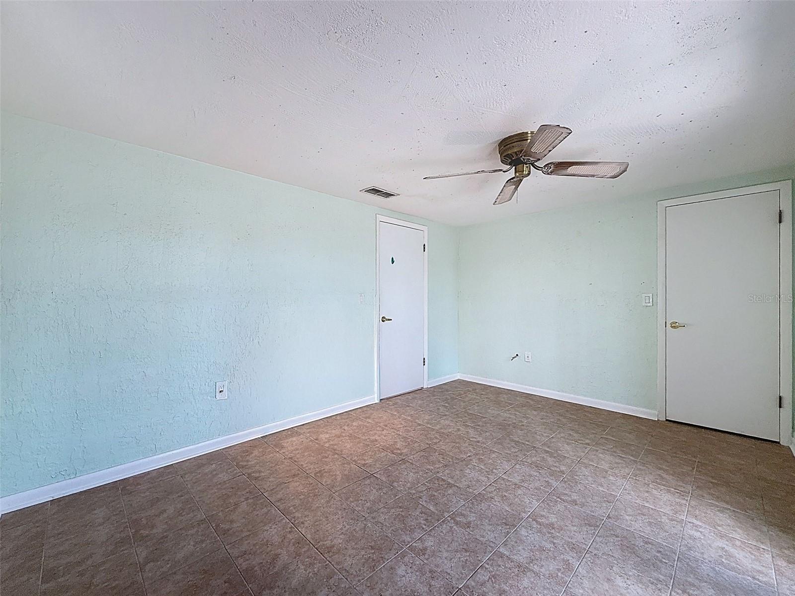 13701 VERONICA DR — photo 58