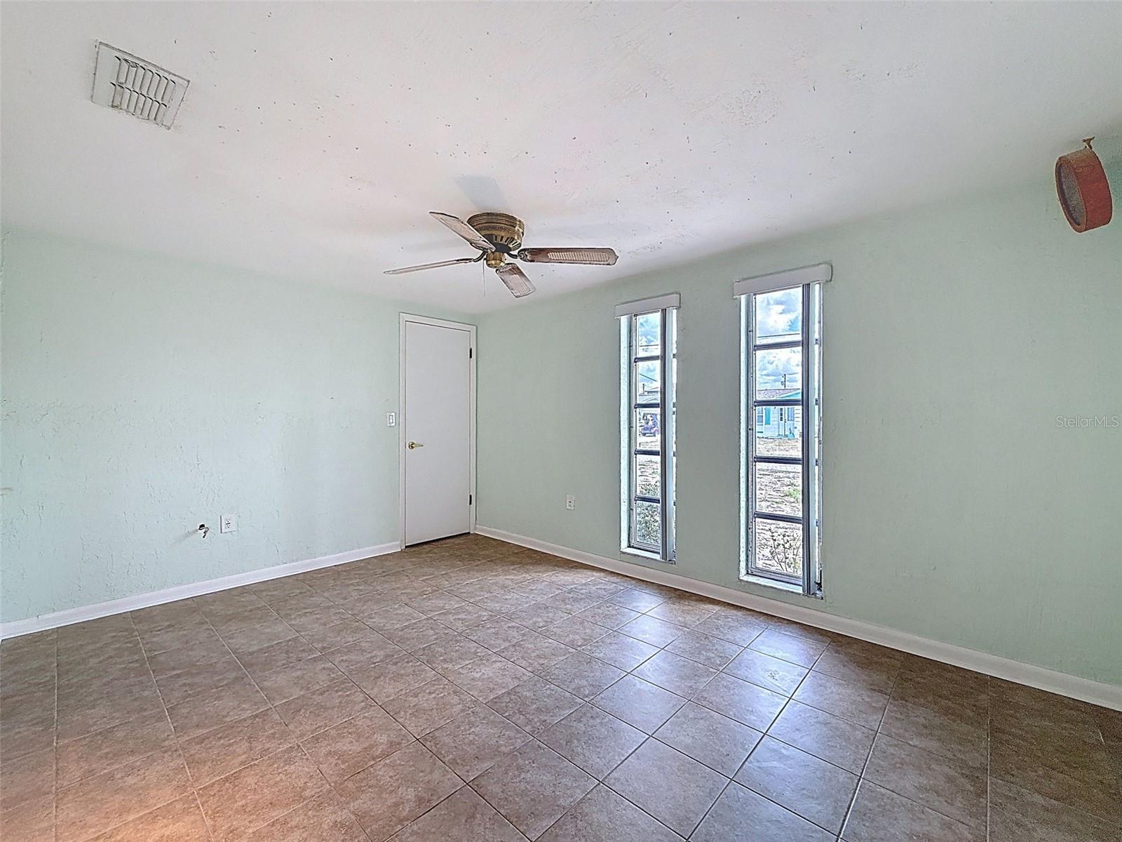 13701 VERONICA DR — photo 57