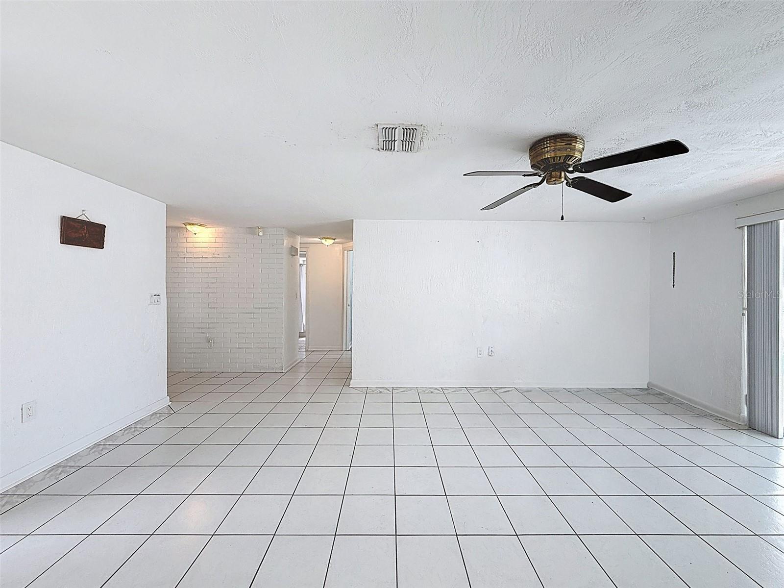13701 VERONICA DR — photo 16