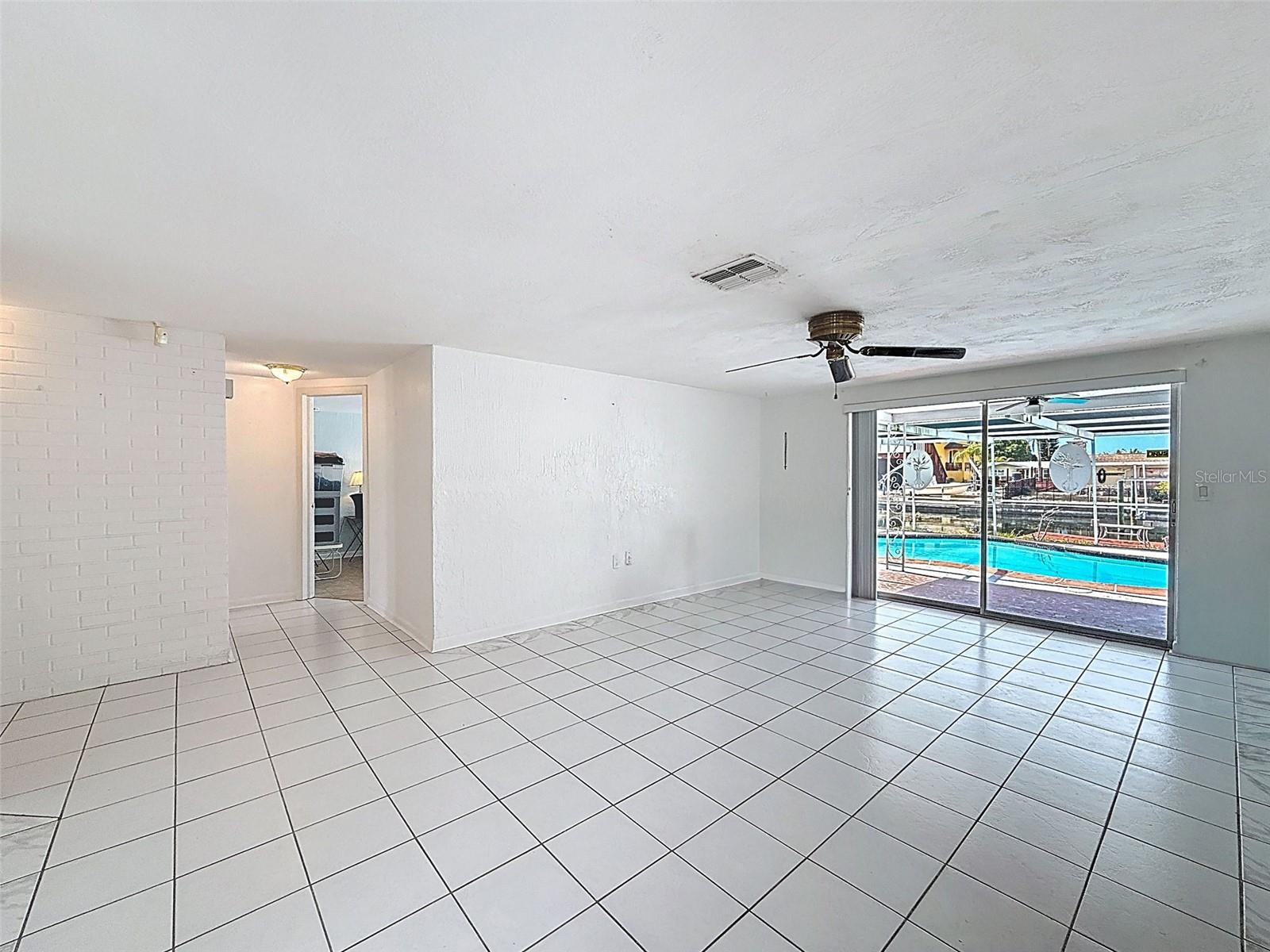 13701 VERONICA DR — photo 17