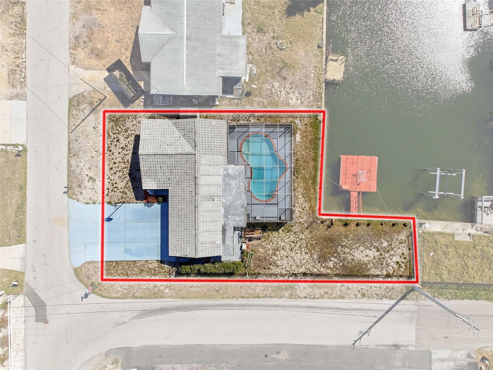 13701 VERONICA DR — photo 3