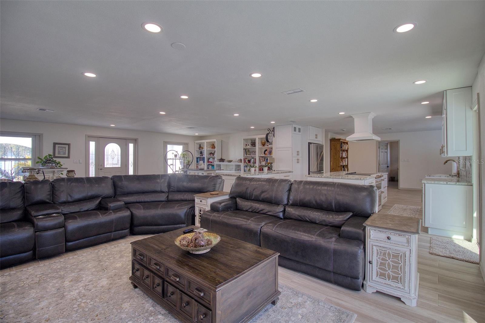 13804 PLUMOSA AVE — photo 14