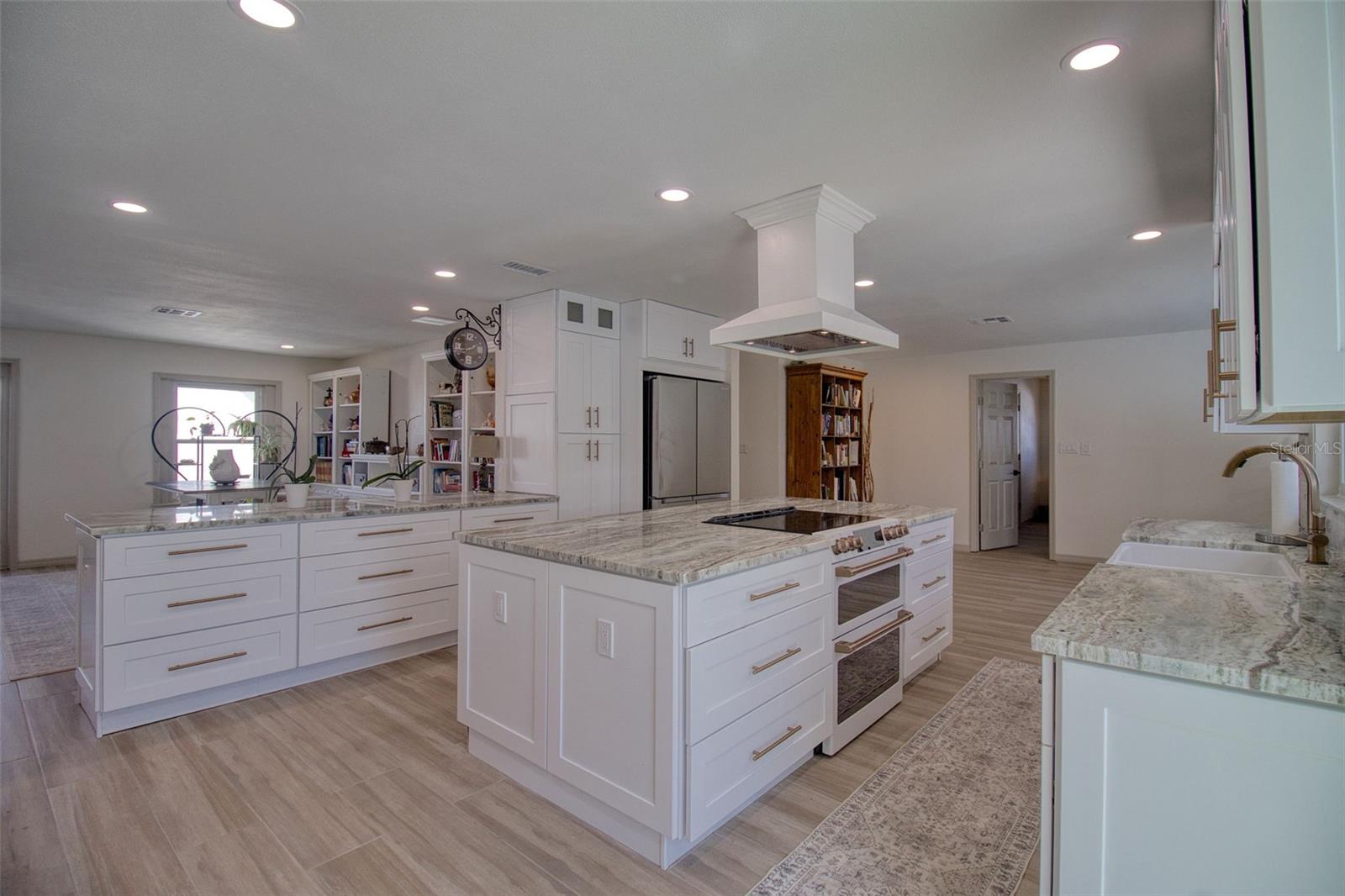 13804 PLUMOSA AVE — photo 15