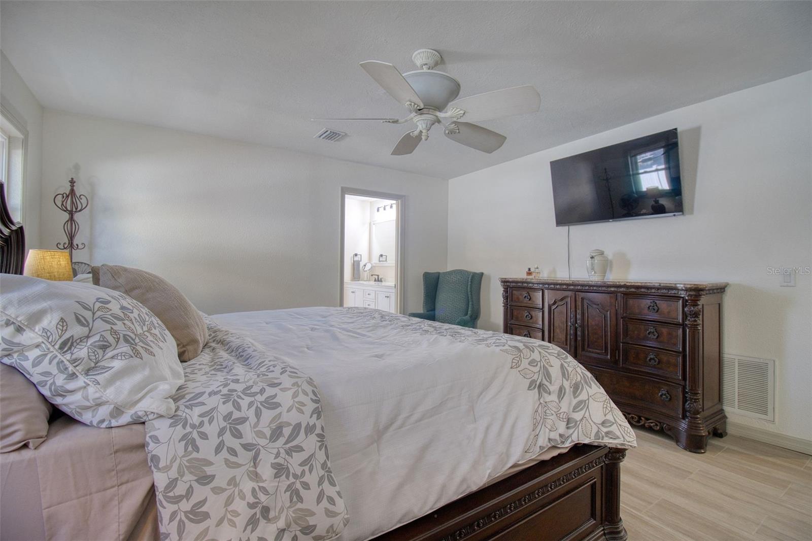 13804 PLUMOSA AVE — photo 22