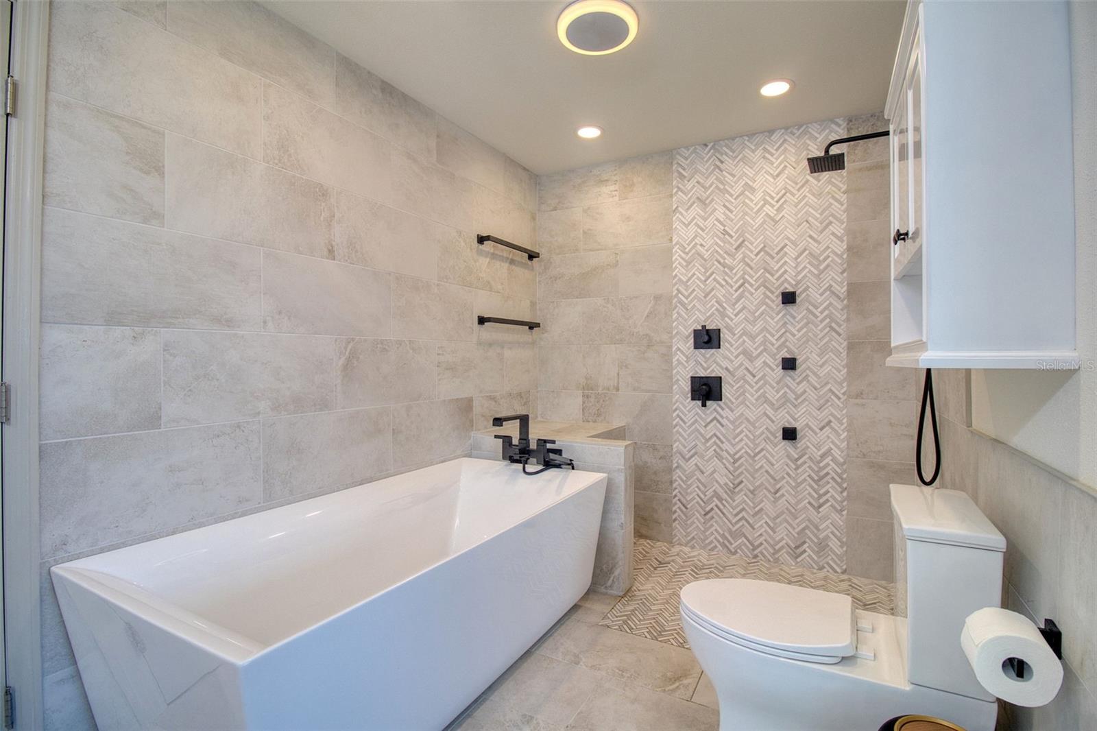 13804 PLUMOSA AVE — photo 24