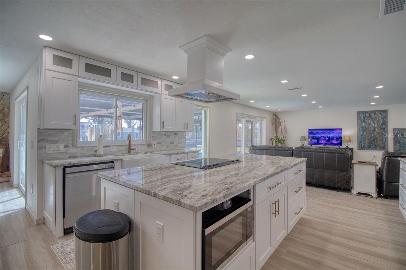 13804 PLUMOSA AVE — photo 16