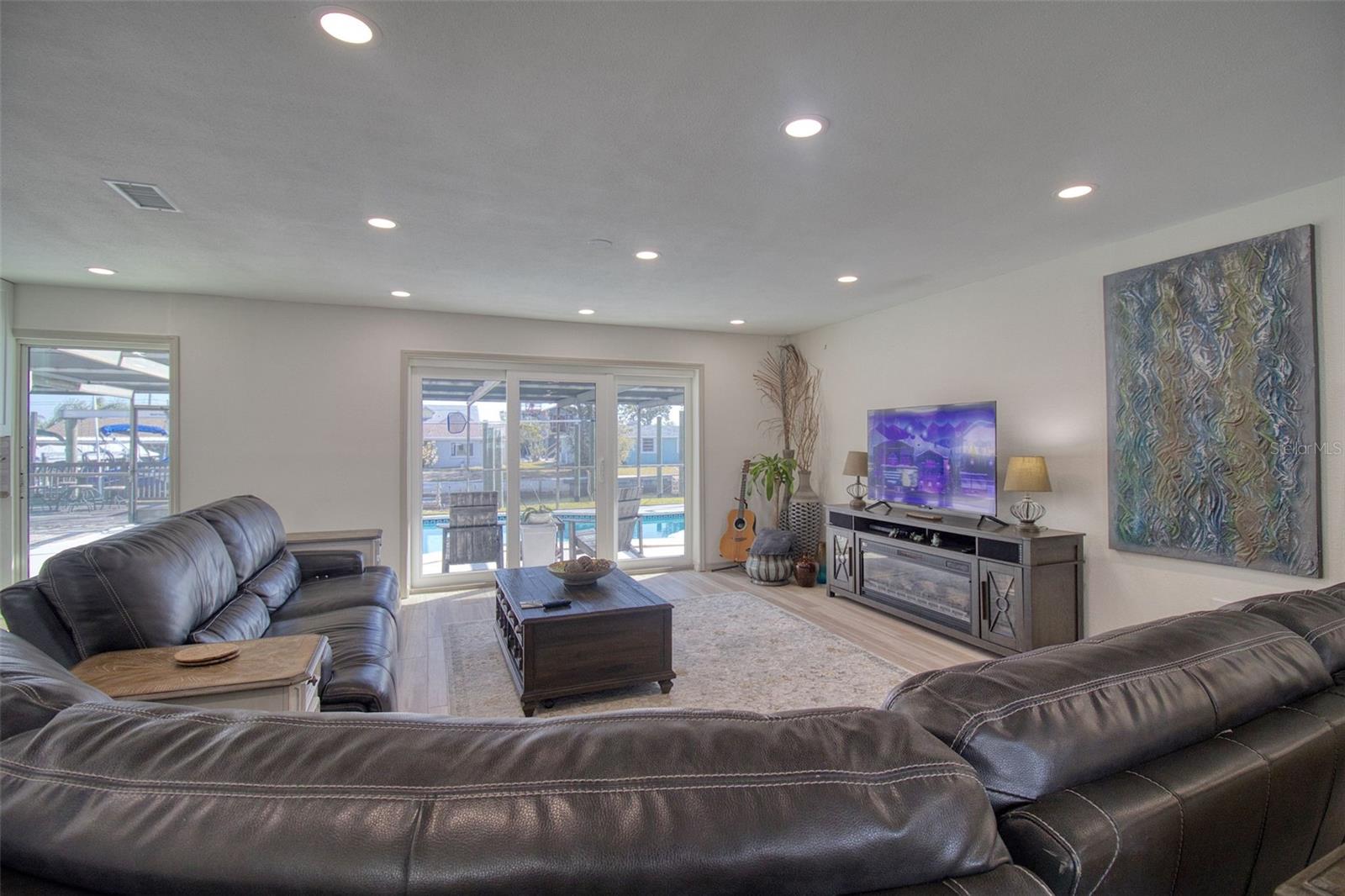 13804 PLUMOSA AVE — photo 12