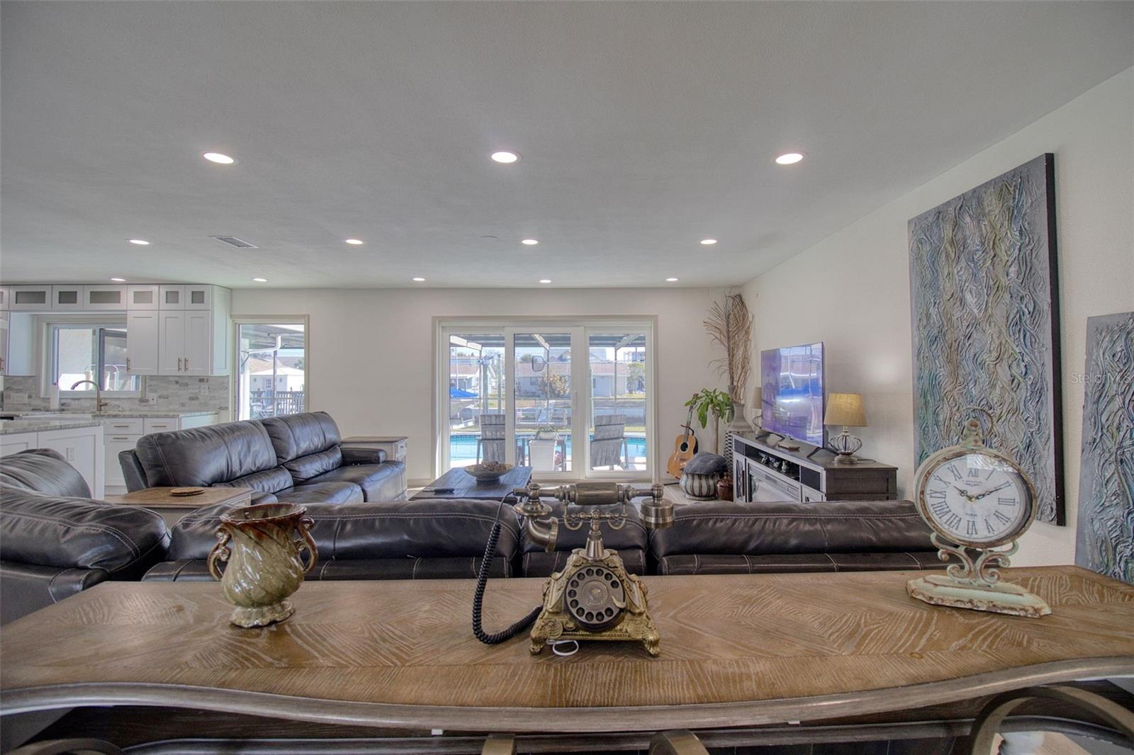 13804 PLUMOSA AVE — photo 13