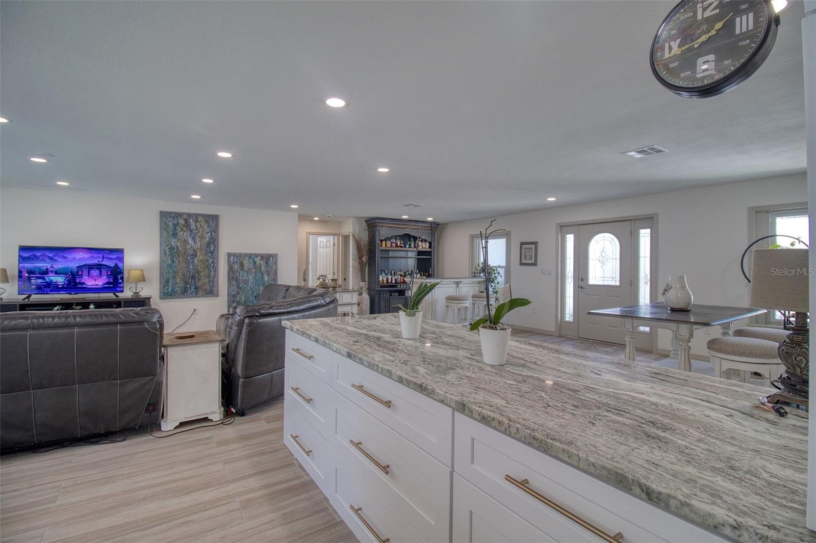 13804 PLUMOSA AVE — photo 18