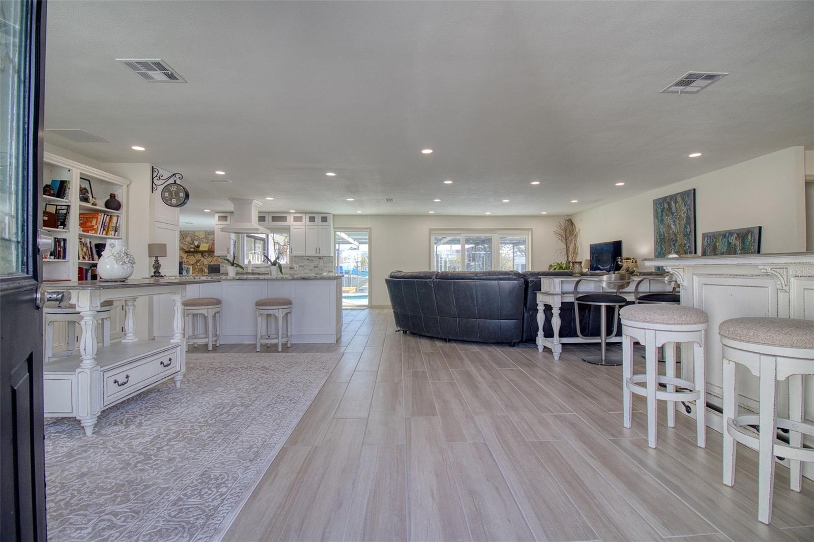 13804 PLUMOSA AVE — photo 8