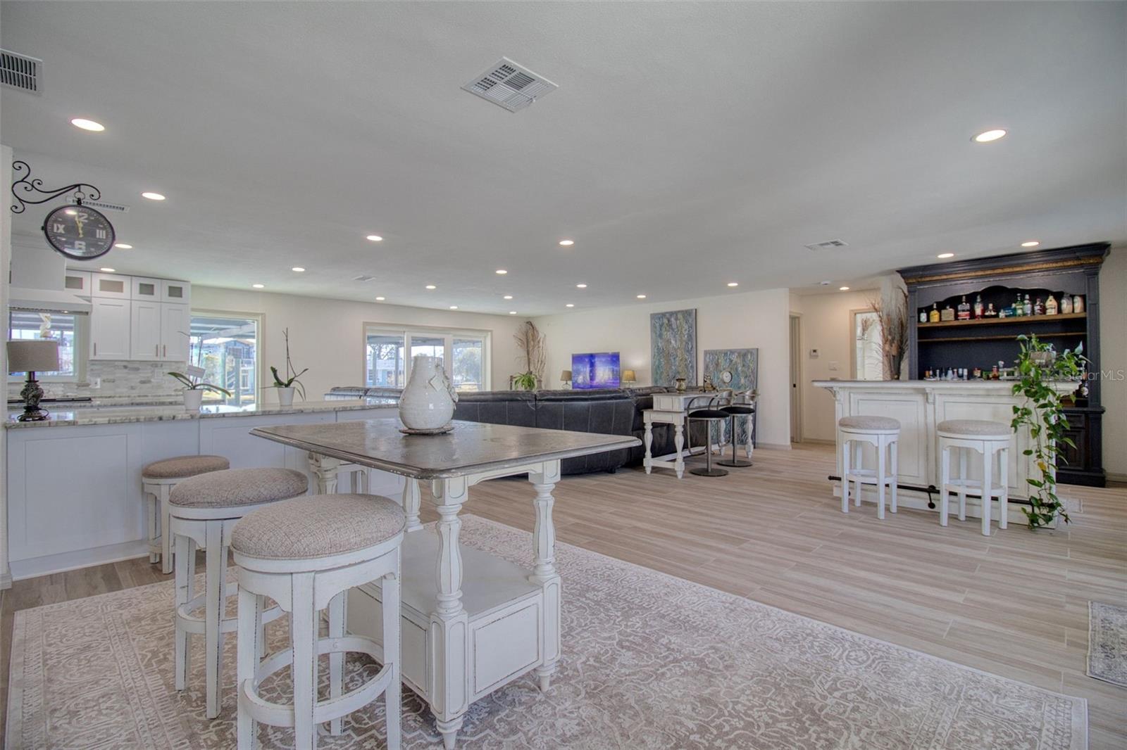 13804 PLUMOSA AVE — photo 11