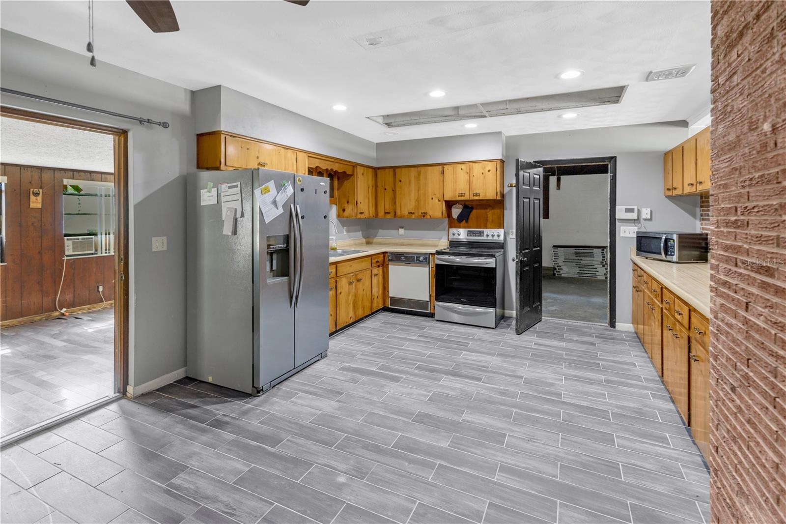 310 KENMORE RD — photo 9