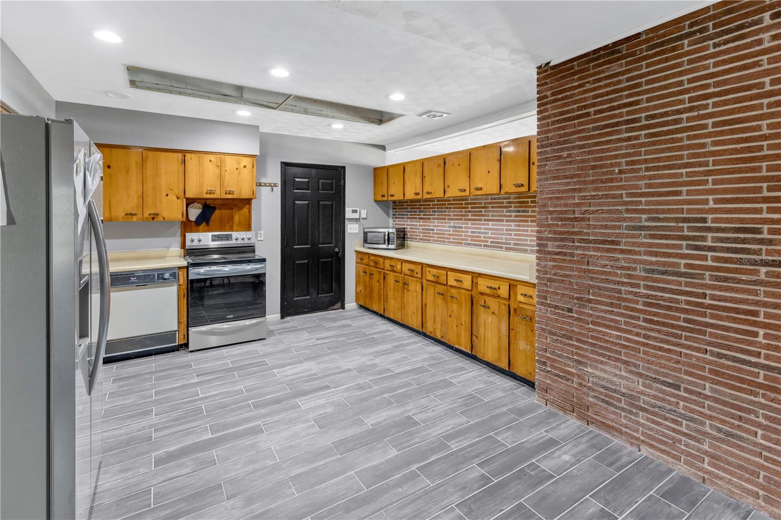 310 KENMORE RD — photo 7