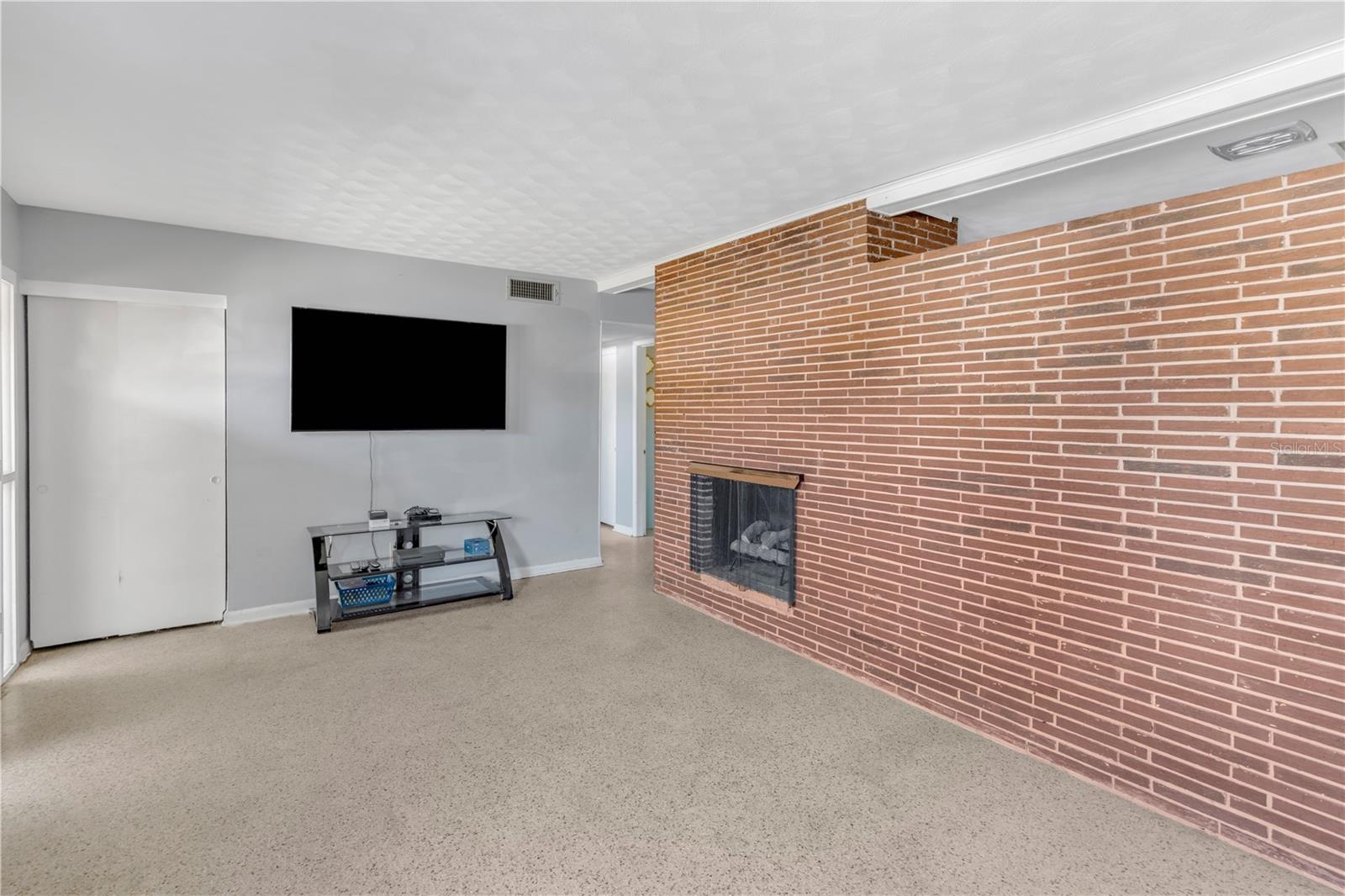 310 KENMORE RD — photo 4