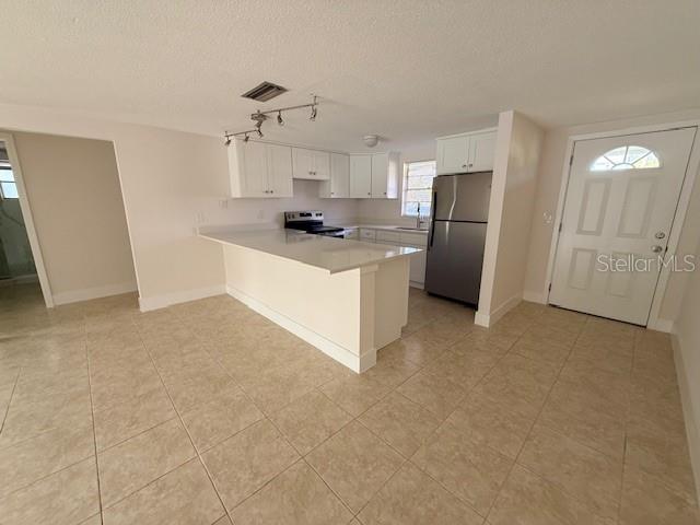 600 RUSSELL ST — photo 3