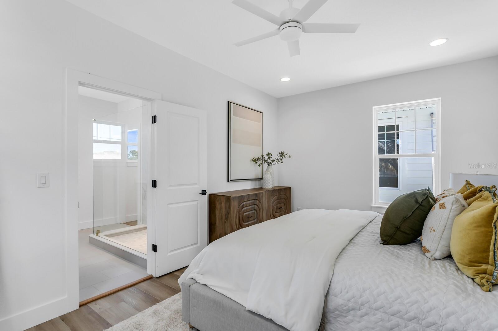 2138 W CHESTNUT ST — photo 25