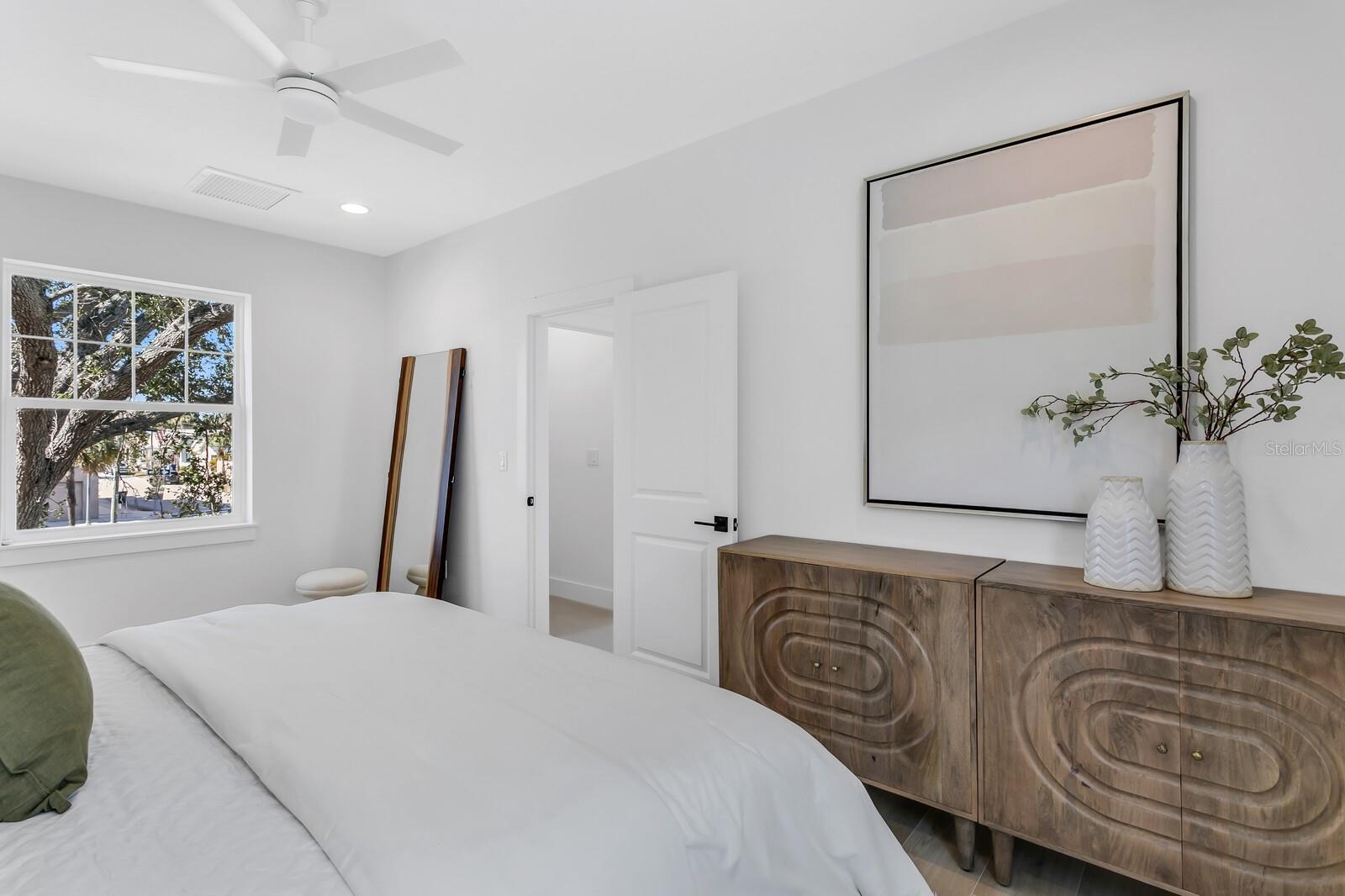 2138 W CHESTNUT ST — photo 26