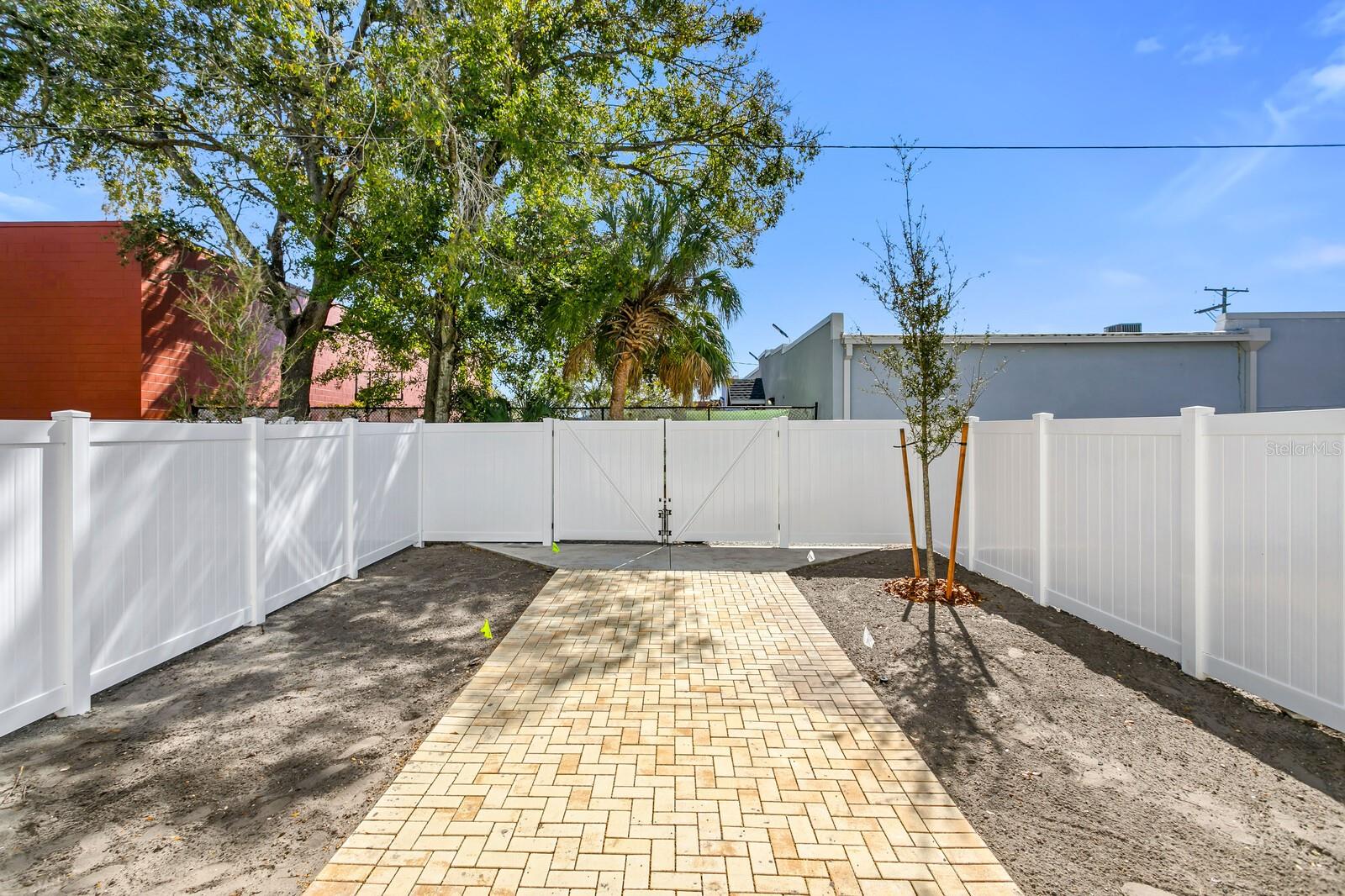 2138 W CHESTNUT ST — photo 42