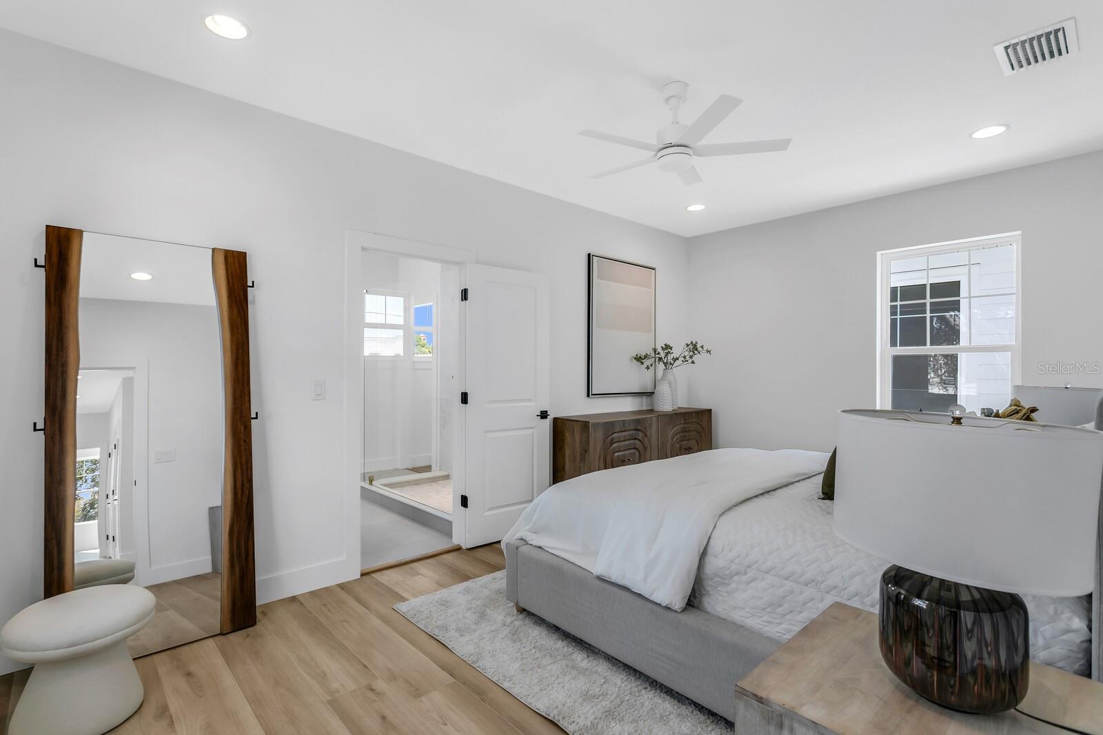 2138 W CHESTNUT ST — photo 24