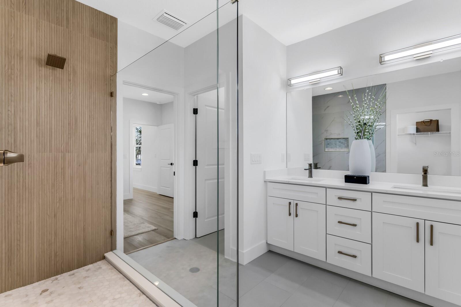 2138 W CHESTNUT ST — photo 28