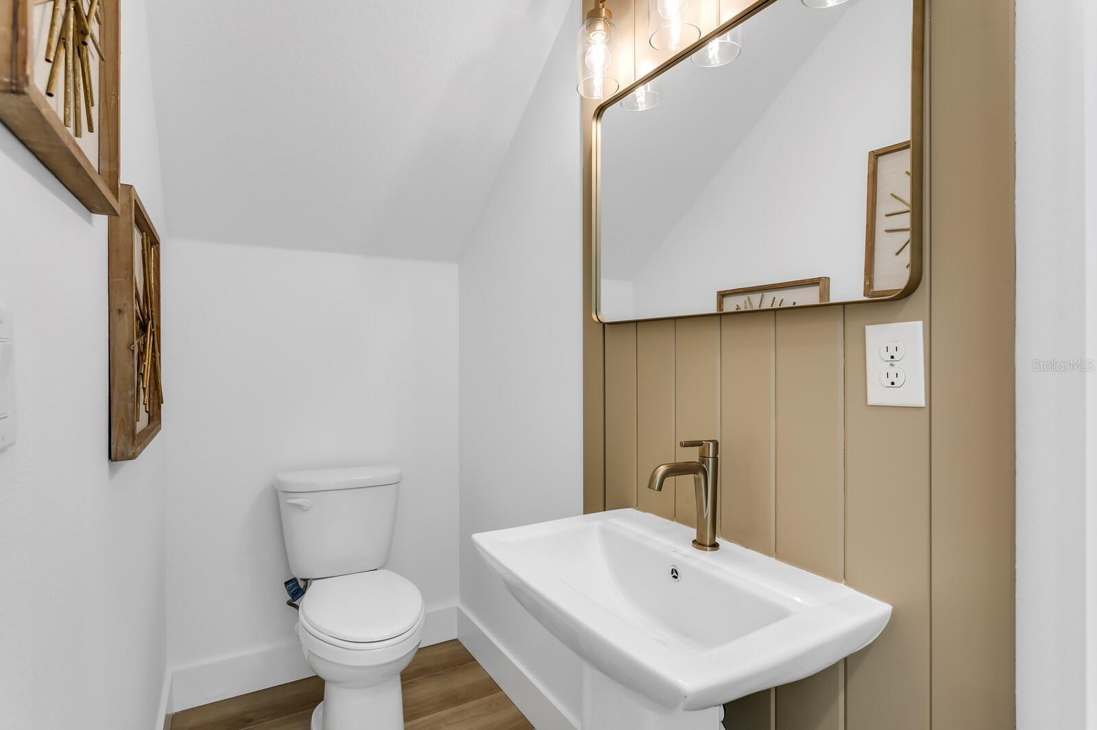 2138 W CHESTNUT ST — photo 13