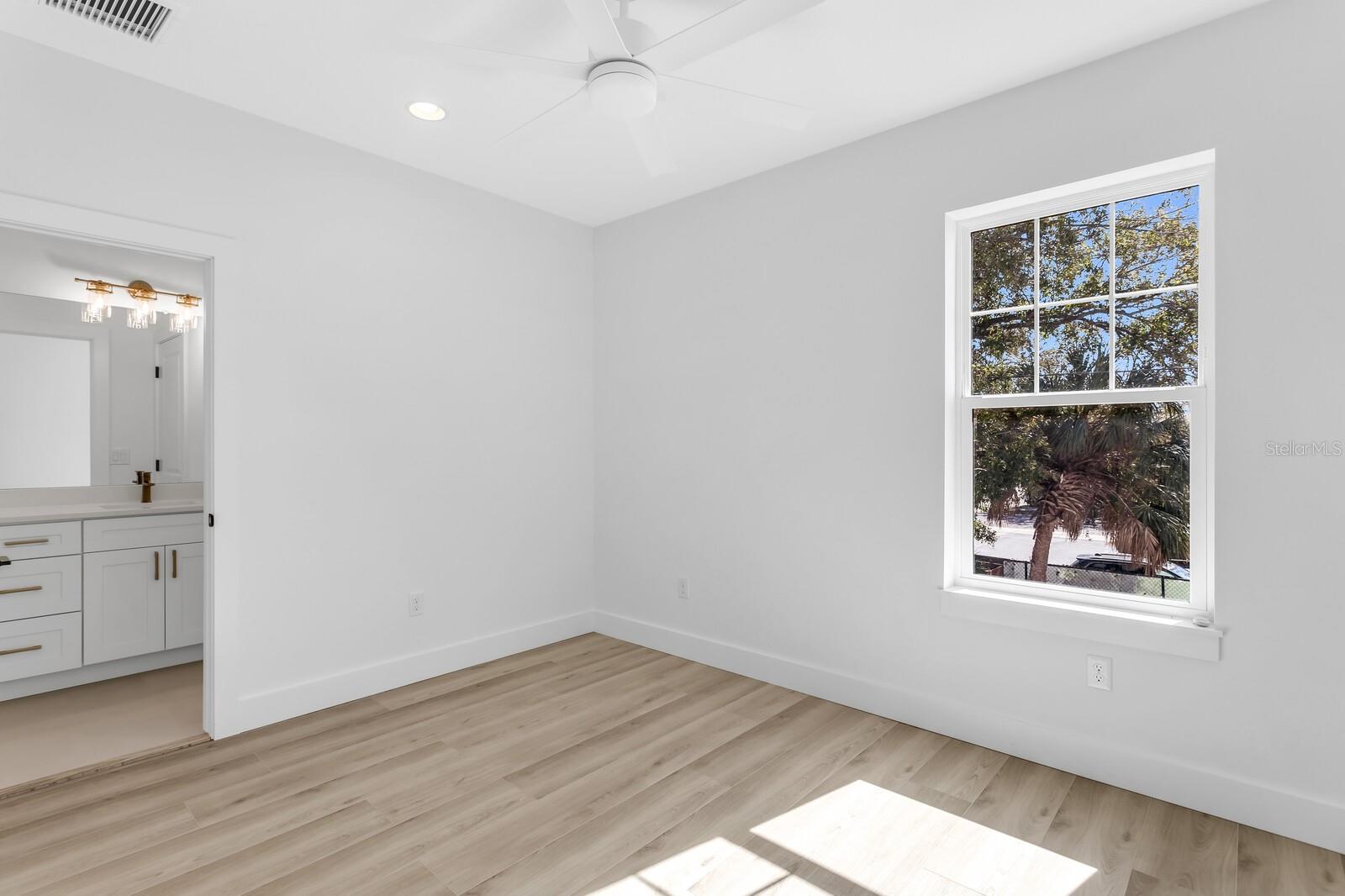 2138 W CHESTNUT ST — photo 34