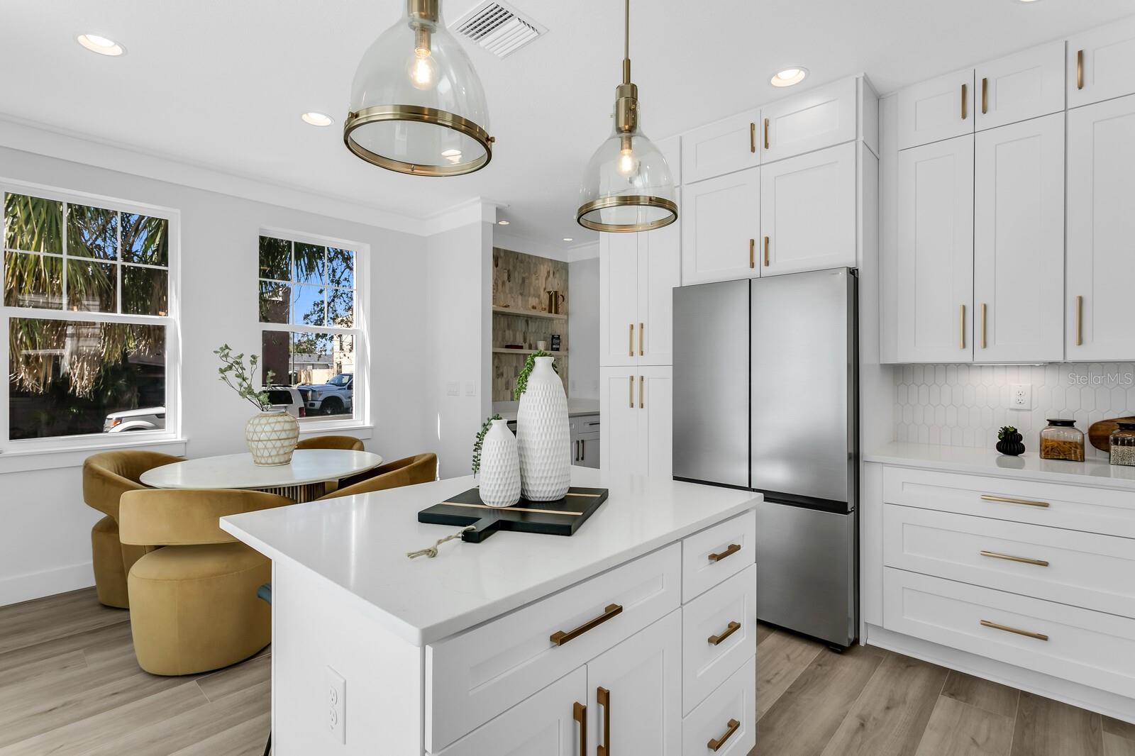 2138 W CHESTNUT ST — photo 6