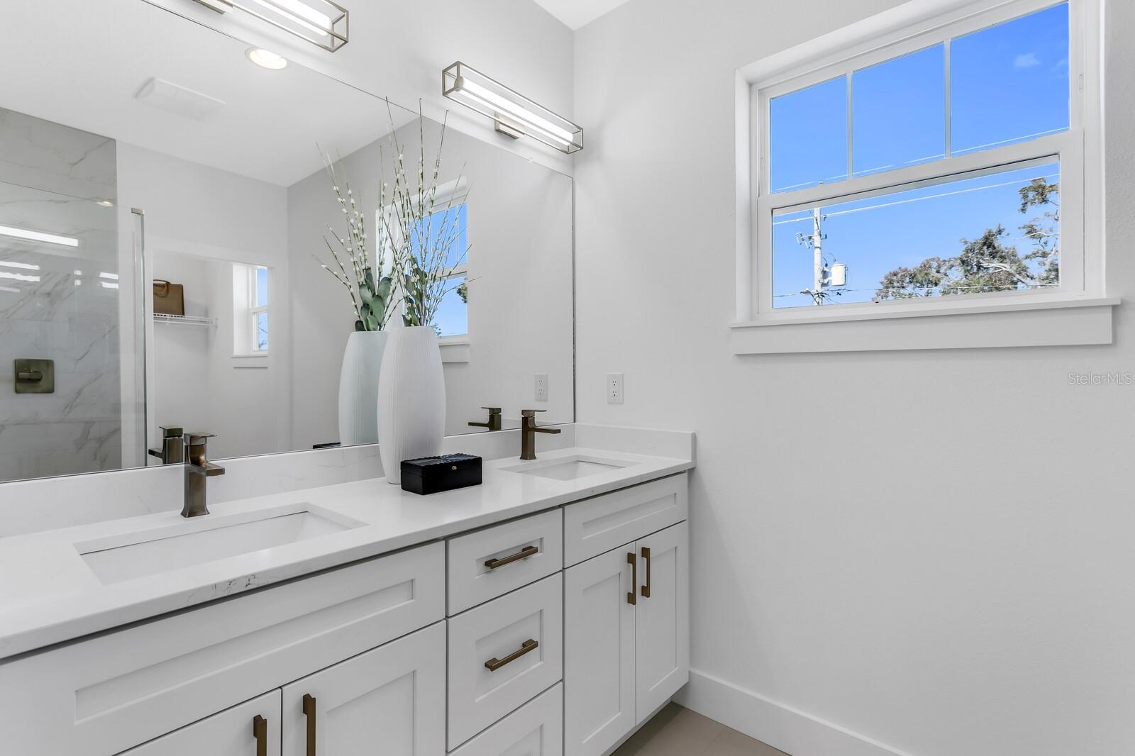 2138 W CHESTNUT ST — photo 29
