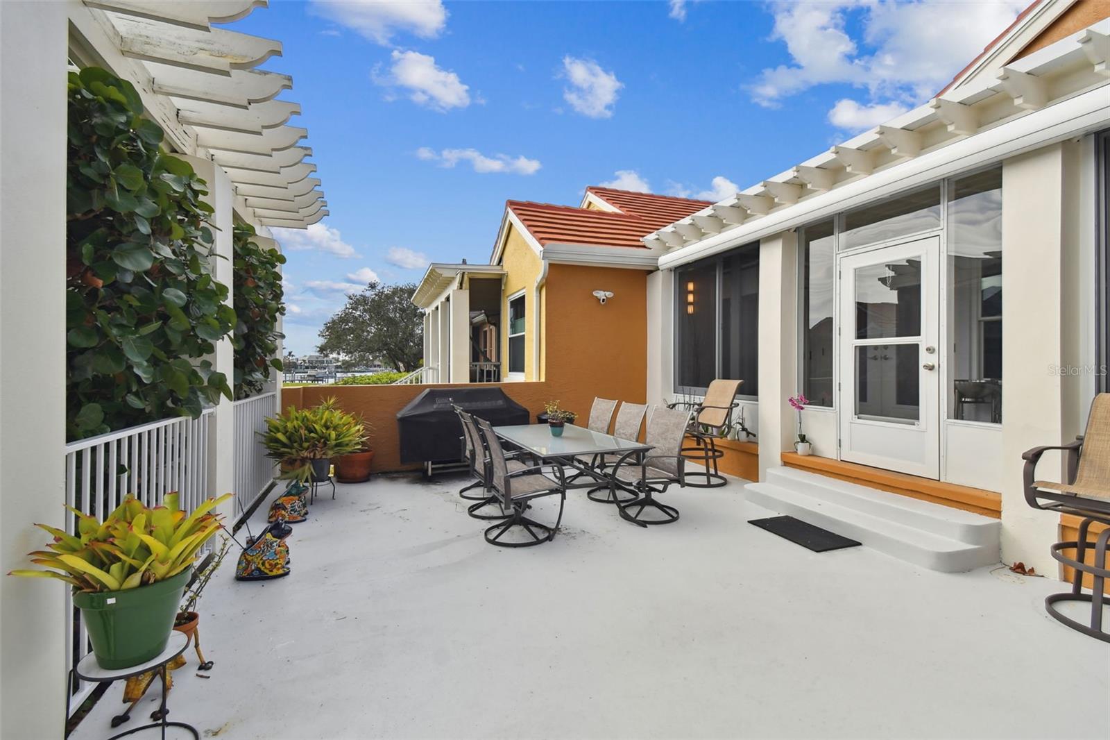 21 CRESCENT PL S — photo 40