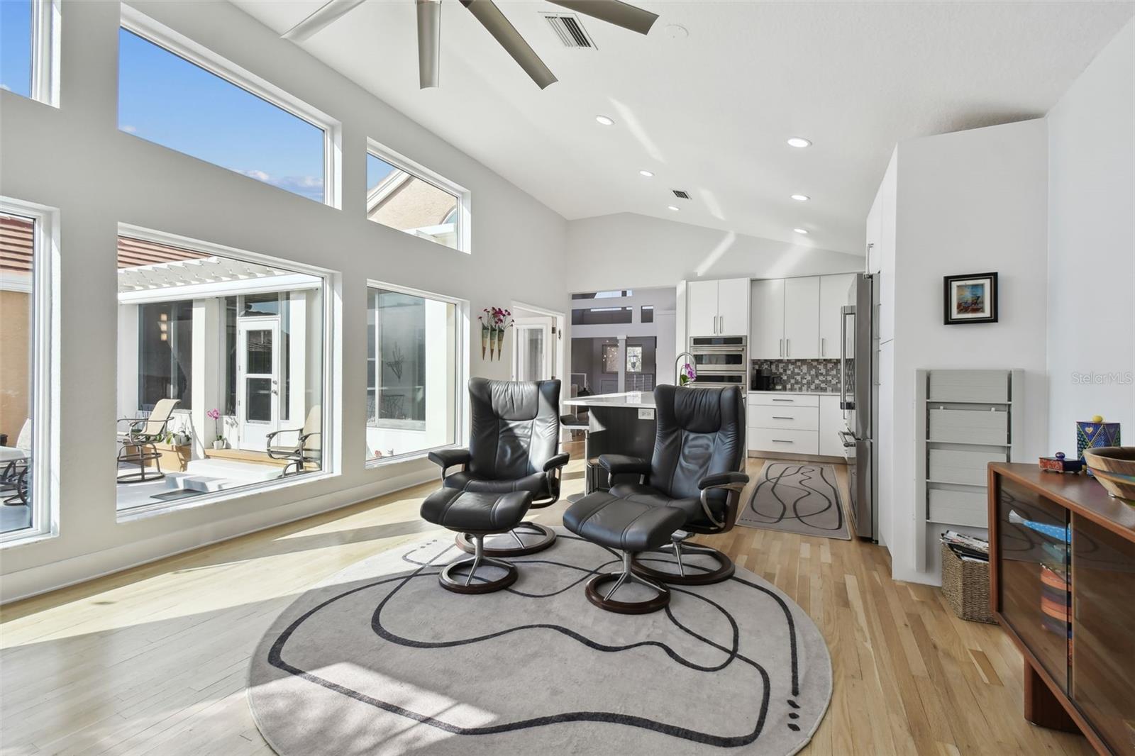 21 CRESCENT PL S — photo 18