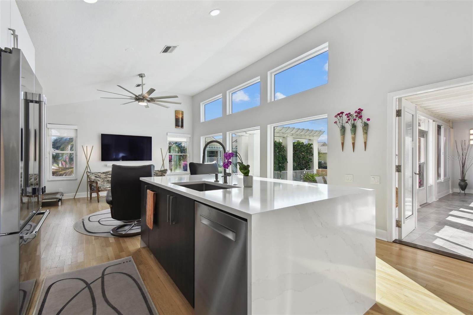 21 CRESCENT PL S — photo 11