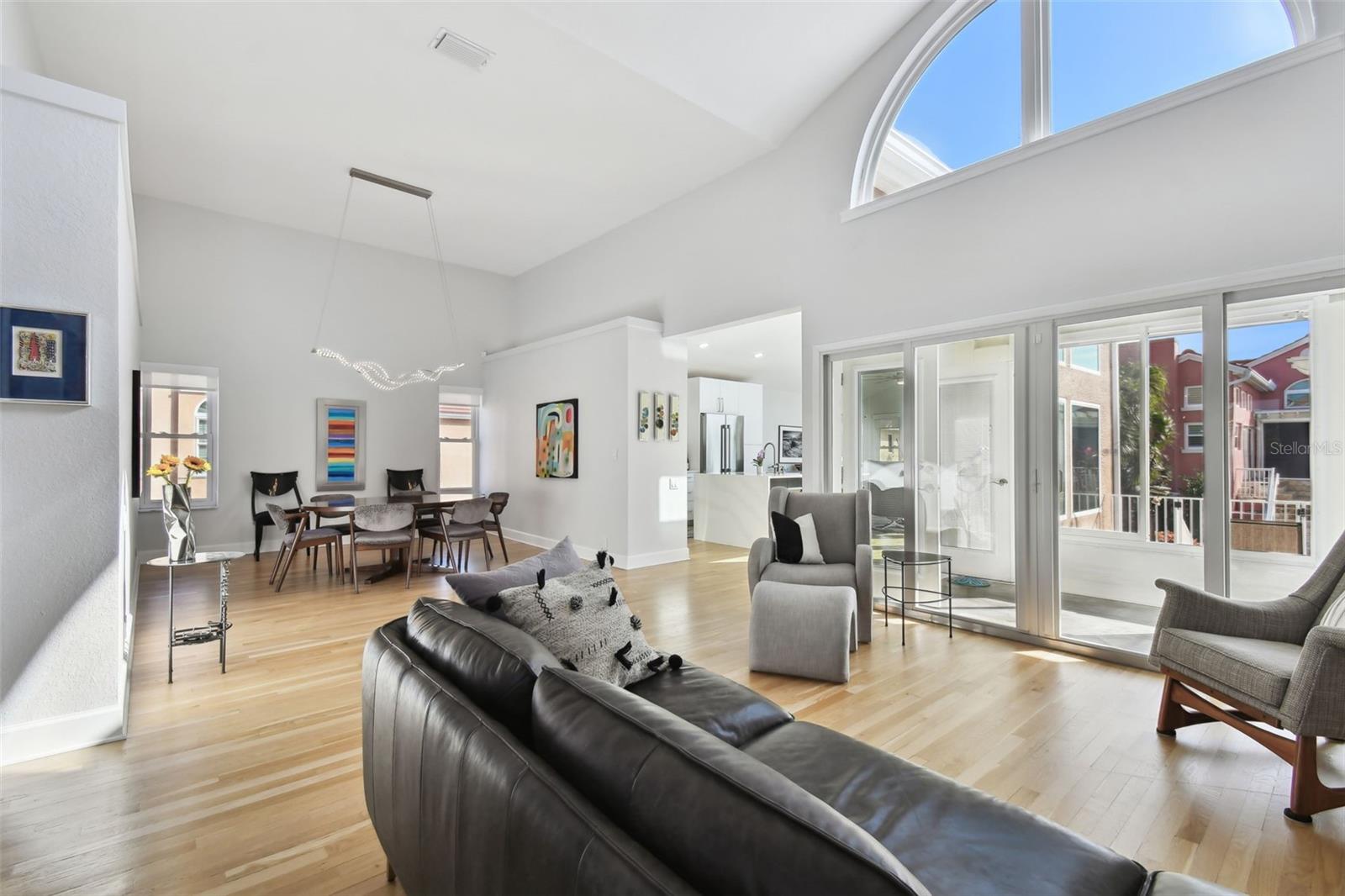 21 CRESCENT PL S — photo 9