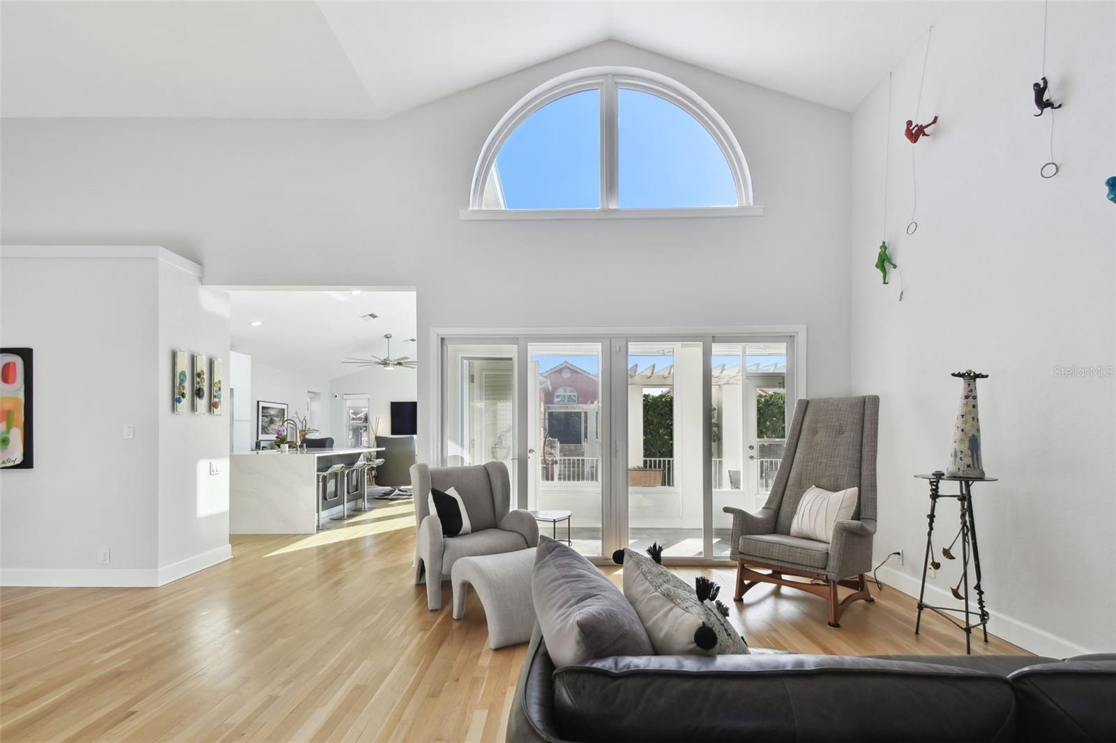21 CRESCENT PL S — photo 2