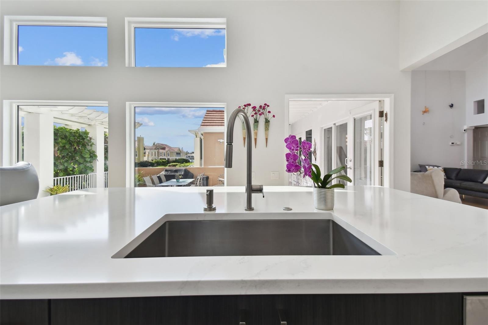 21 CRESCENT PL S — photo 16