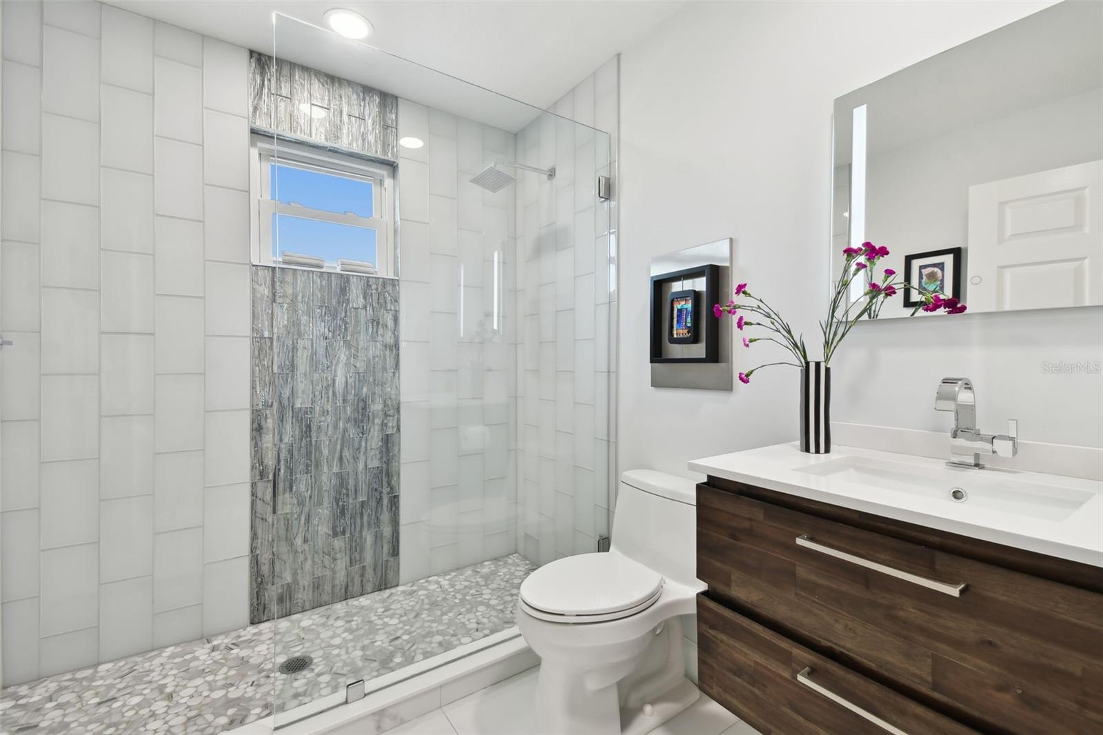 21 CRESCENT PL S — photo 33