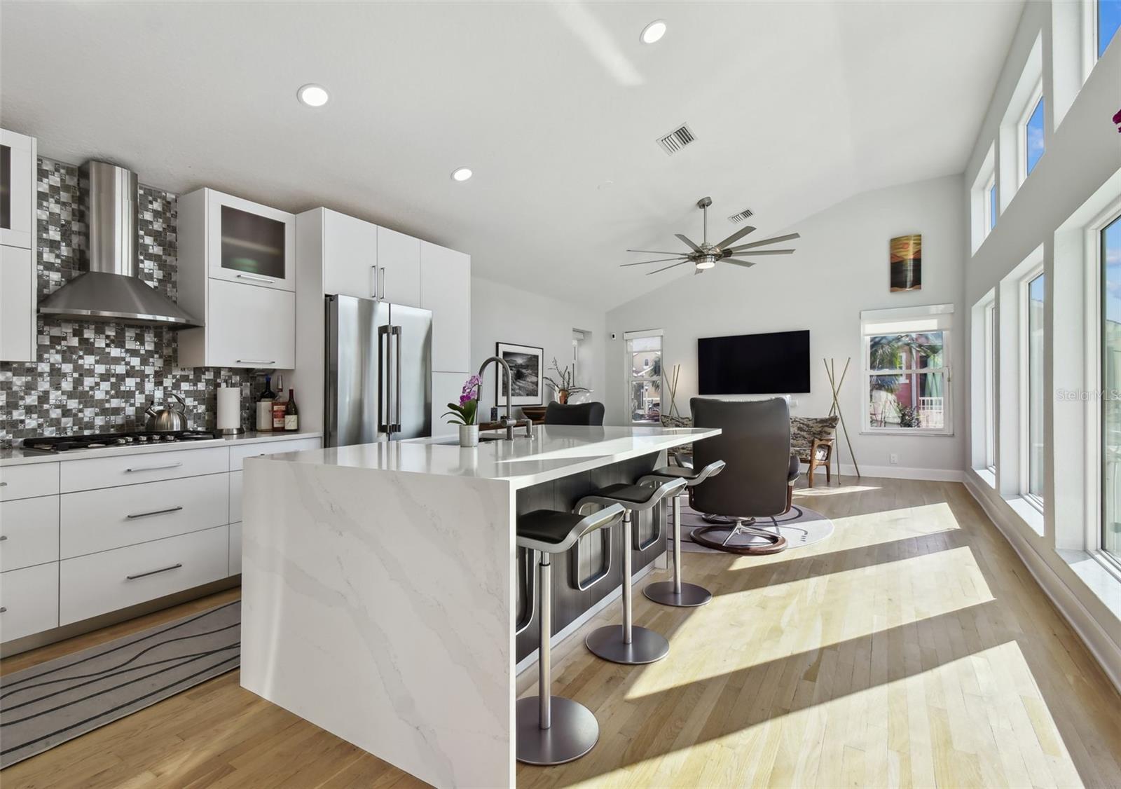 21 CRESCENT PL S — photo 12