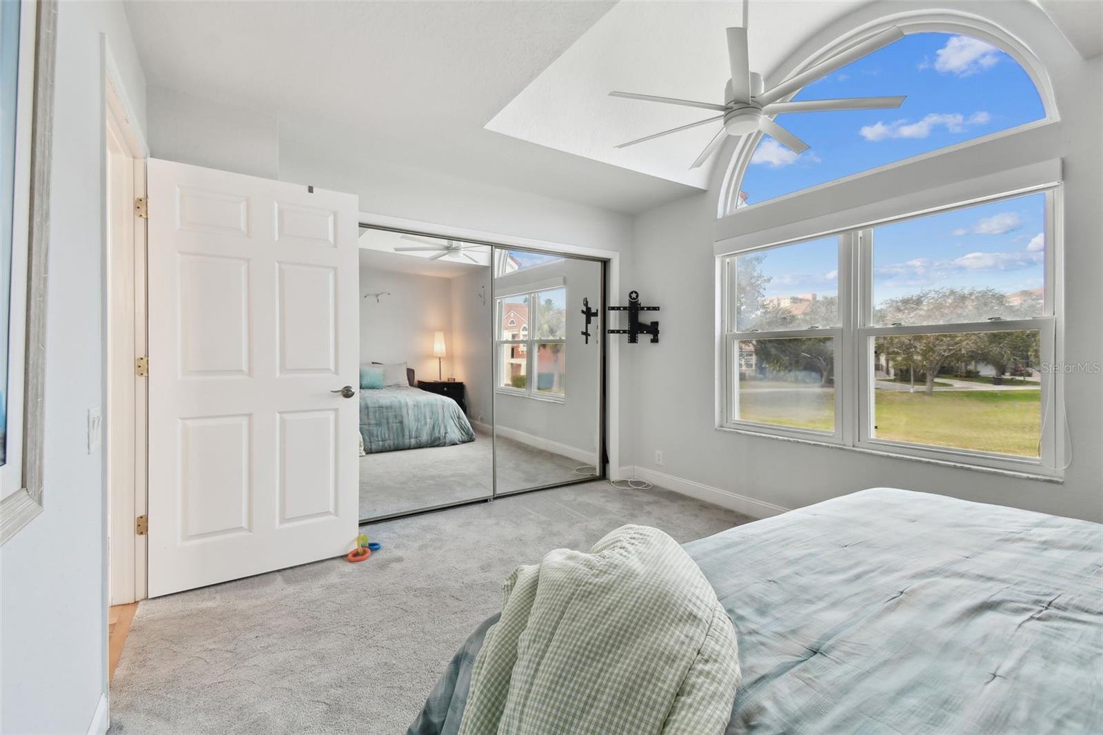 21 CRESCENT PL S — photo 29