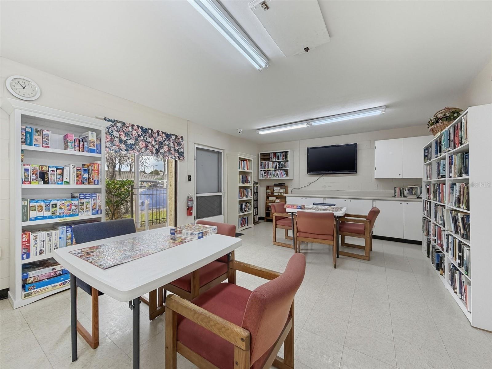 4233 STRATFORD DR #D — photo 57