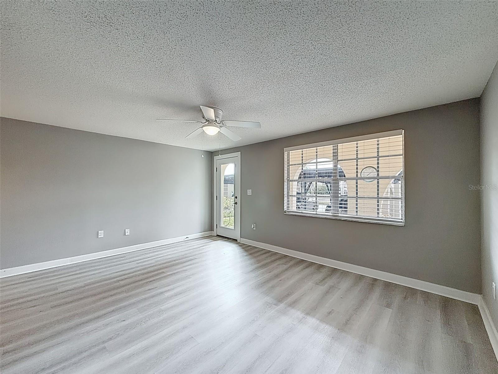 4233 STRATFORD DR #D — photo 12