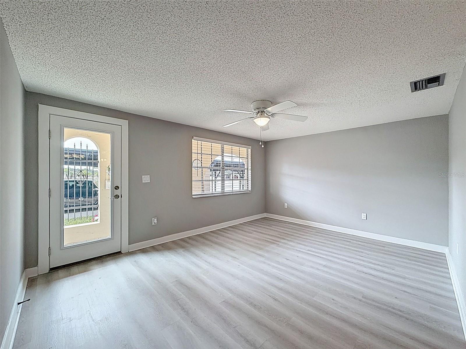 4233 STRATFORD DR #D — photo 13