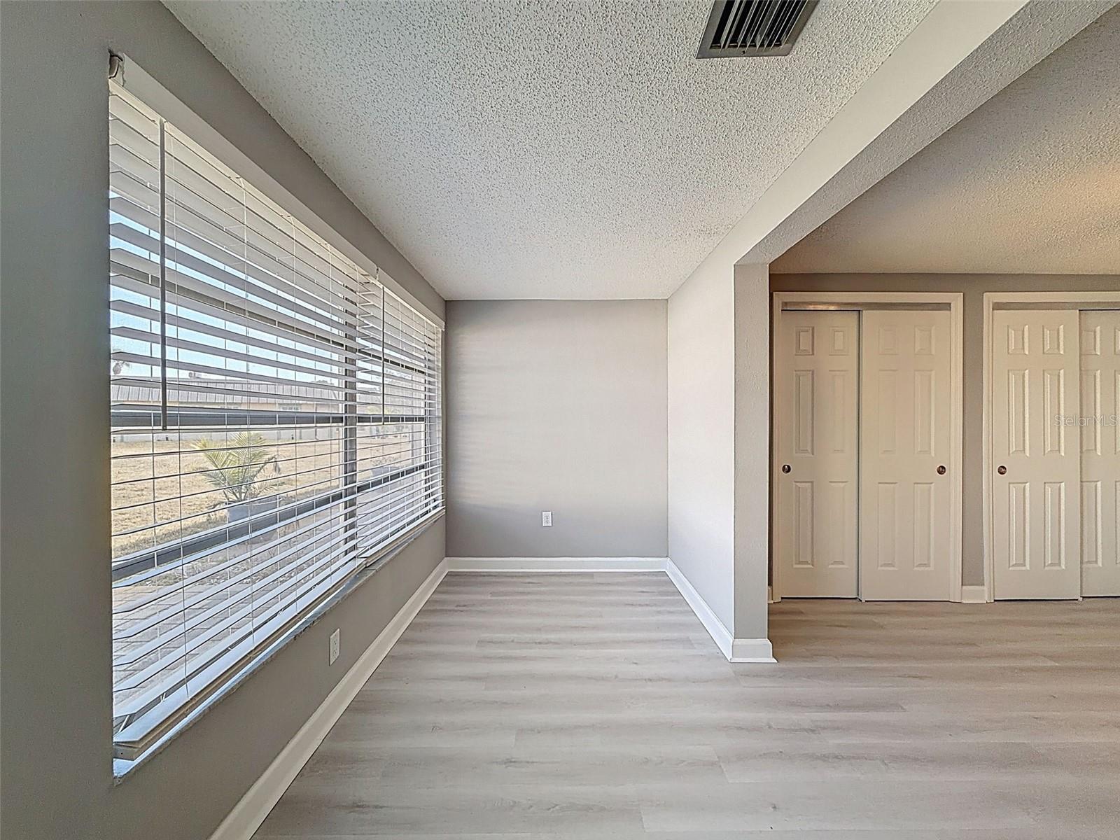 4233 STRATFORD DR #D — photo 27