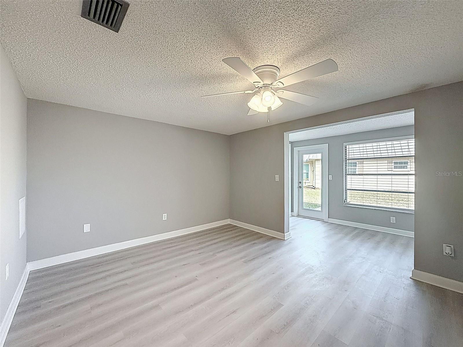 4233 STRATFORD DR #D — photo 22