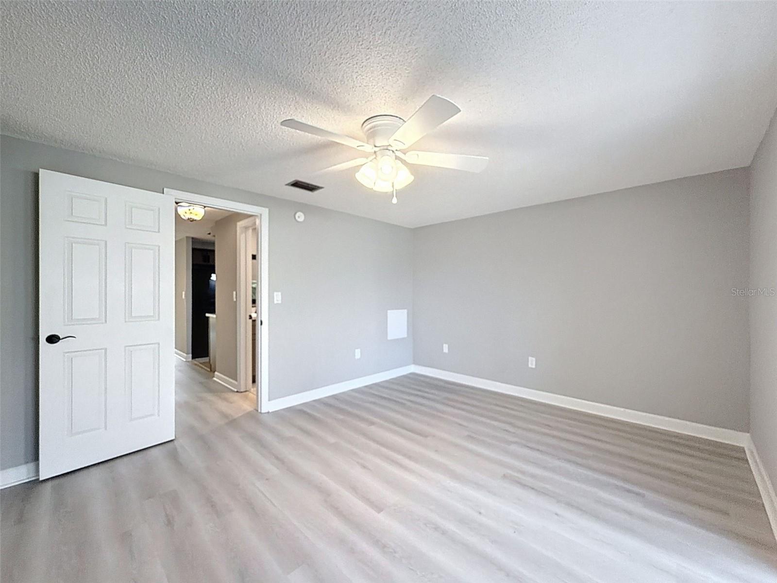 4233 STRATFORD DR #D — photo 24