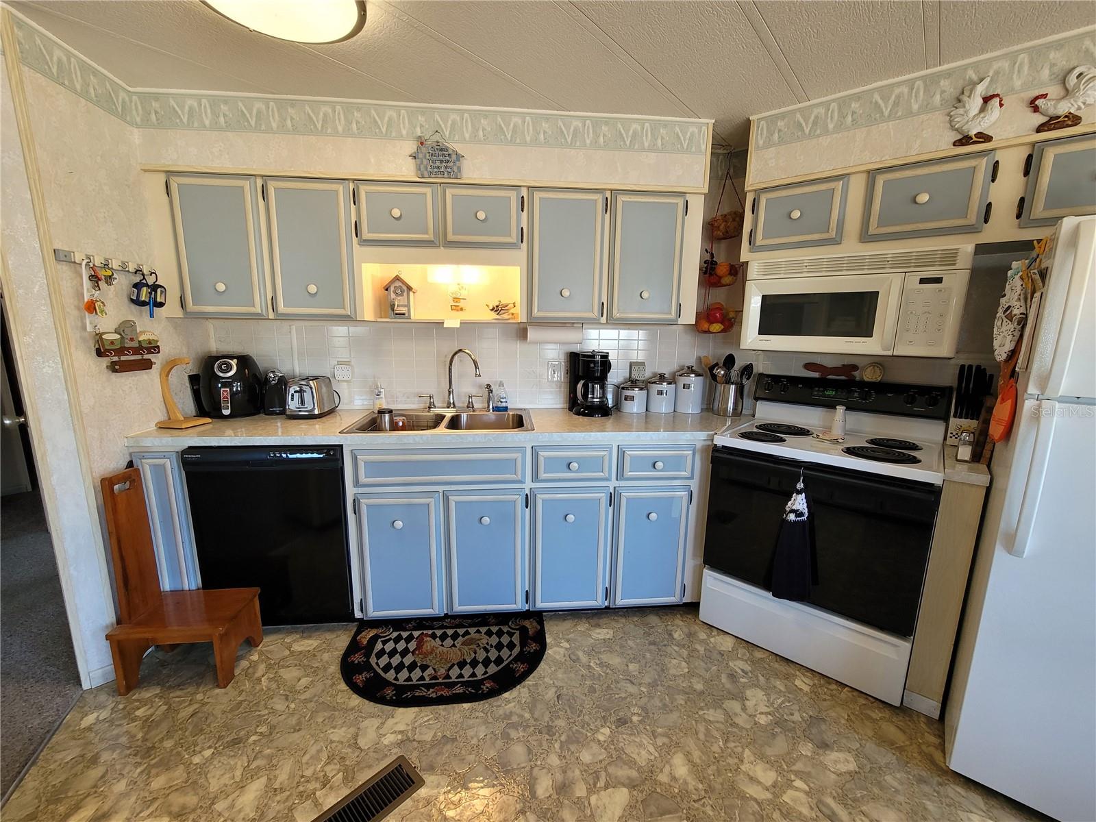 39438 ROCKFORD AVE — photo 25