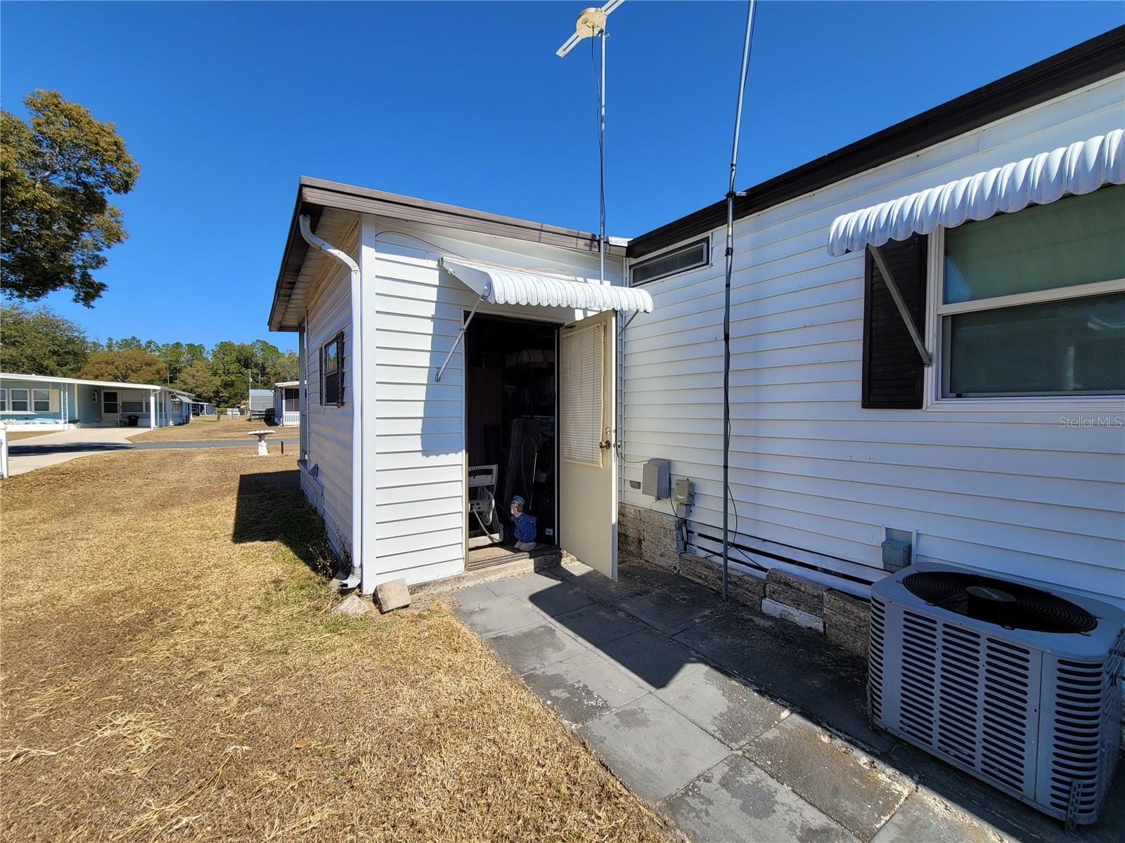 39438 ROCKFORD AVE — photo 39